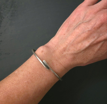 Load image into Gallery viewer, Snake Bangle~size S/M