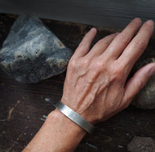 Load image into Gallery viewer, Heavyweight Element Bangle size S