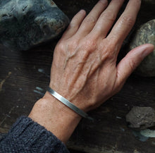 Load image into Gallery viewer, Midweight Element Bangle size XS/S