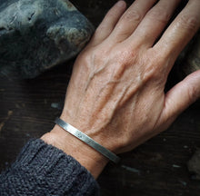 Load image into Gallery viewer, Midweight Element Bangle size S
