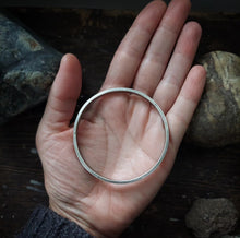 Load image into Gallery viewer, Midweight Element Bangle size S