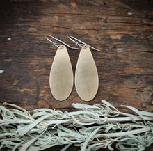 Load image into Gallery viewer, Golden Earrings