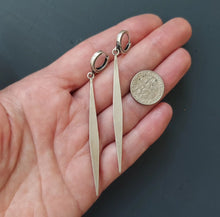 Load image into Gallery viewer, Point Earrings