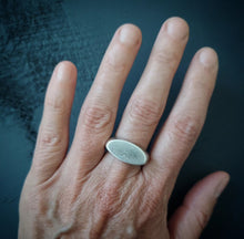Load image into Gallery viewer, Signet Ring Size 8
