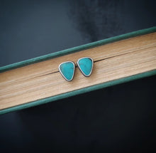 Load image into Gallery viewer, Turquoise Points