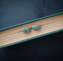 Load image into Gallery viewer, Turquoise Points