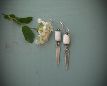 Load image into Gallery viewer, Point Earrings