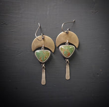Load image into Gallery viewer, Crescent Moon Earrings