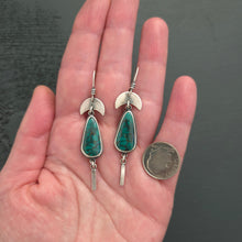 Load image into Gallery viewer, Crescent Moon Earrings
