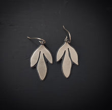 Load image into Gallery viewer, Leaf Earrings