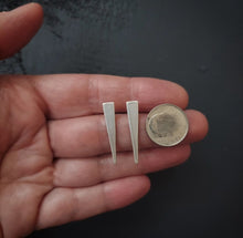 Load image into Gallery viewer, Point Earrings