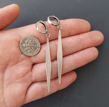 Load image into Gallery viewer, Point Earrings