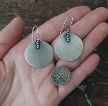 Load image into Gallery viewer, Three Dots Earrings