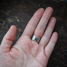 Load image into Gallery viewer, Element ring~adjustable sizing