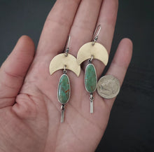 Load image into Gallery viewer, Crescent Moon Earrings