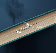 Load image into Gallery viewer, Little Moon Earrings