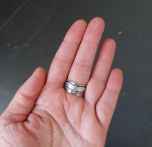 Load image into Gallery viewer, Dive In Ring