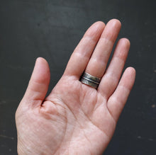 Load image into Gallery viewer, Love Flowing Ring no.2