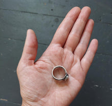 Load image into Gallery viewer, Love Flowing Ring no.1