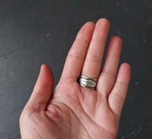 Load image into Gallery viewer, Be Light Ring