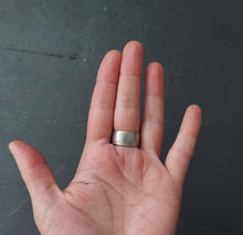 Load image into Gallery viewer, Moon Glow Ring
