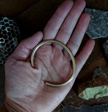 Load image into Gallery viewer, Element Cuff Gold Fill m/l (Can be sized down to a s/m)