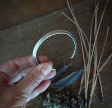 Load image into Gallery viewer, Triangle Element Cuff s/m