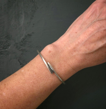 Load image into Gallery viewer, Snake Bangle~size S
