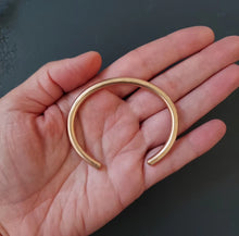 Load image into Gallery viewer, Element Cuff~Gold Fill size xs/s
