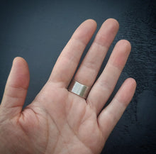 Load image into Gallery viewer, Moon Ring
