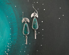 Load image into Gallery viewer, Crescent Moon Earrings
