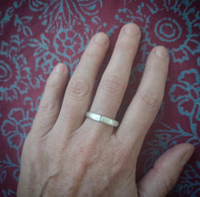 Load image into Gallery viewer, Domed Connection Ring size 9.5
