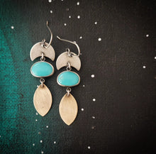 Load image into Gallery viewer, Crescent Moon Earrings
