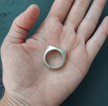 Load image into Gallery viewer, Signet Ring size 7.5
