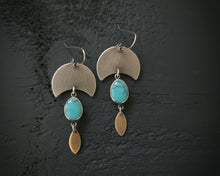 Load image into Gallery viewer, Crescent Moon Earrings

