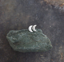 Load image into Gallery viewer, Crescent Moon Earrings
