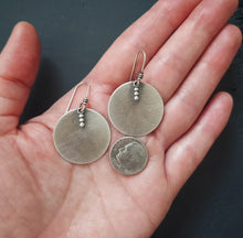 Load image into Gallery viewer, Three Dots Earrings
