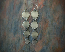Load image into Gallery viewer, Catching Light Earrings
