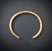 Load image into Gallery viewer, Element Cuff~Gold Fill size xs/s
