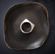 Load image into Gallery viewer, Signet Ring Size 8

