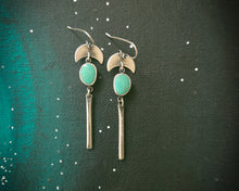 Load image into Gallery viewer, Crescent Moon Earrings
