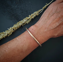 Load image into Gallery viewer, Element Cuff~Gold Fill size m
