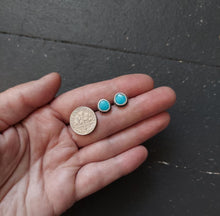 Load image into Gallery viewer, Dewdrop Post Earrings no.3

