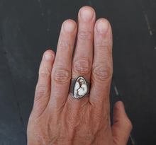 Load image into Gallery viewer, Moon Glow Ring

