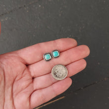 Load image into Gallery viewer, Bright Spot Post Earrings no.1
