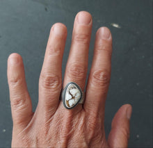 Load image into Gallery viewer, Moon Glow Ring

