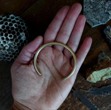 Load image into Gallery viewer, Element Cuff Gold Fill s/m
