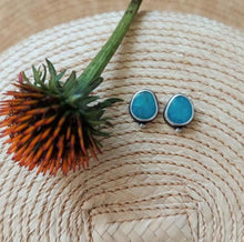 Load image into Gallery viewer, Dewdrop Post Earrings no.2
