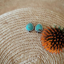Load image into Gallery viewer, Dewdrop Post Earrings no.1
