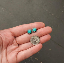 Load image into Gallery viewer, Bright Spot Post Earrings no.2
